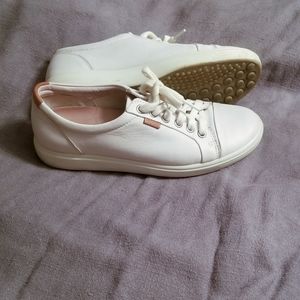 Ecco Soft White Leather Size 7 Sneaker